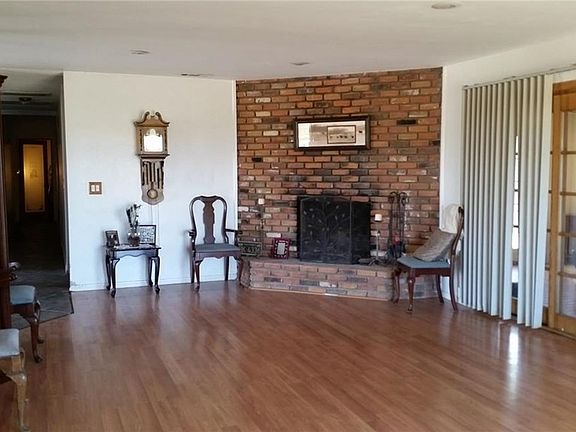 4th image of 4870 Pedley Ave