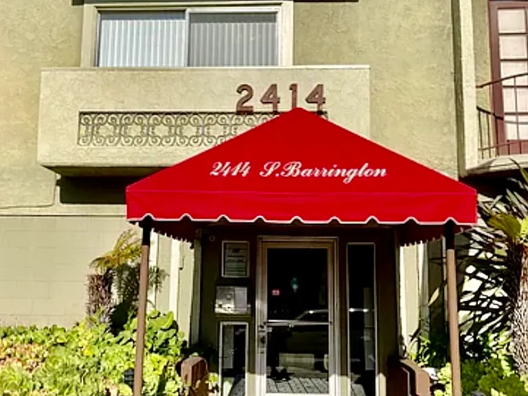 Barrington — Photo 3