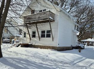 212 Sycamore St APT 1, Manistee, MI 49660