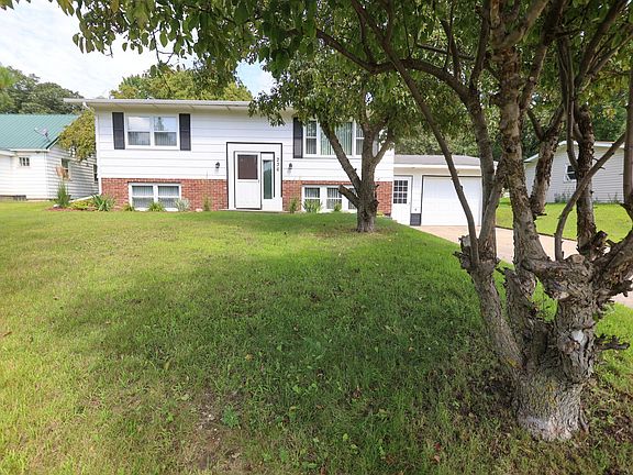 2nd image of 236 Nowell St W