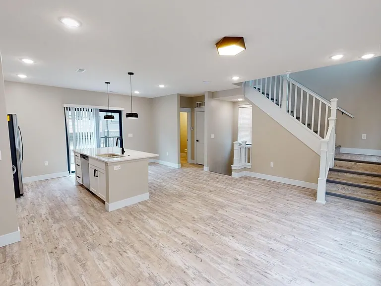 E30 Townhouses E — Photo 11