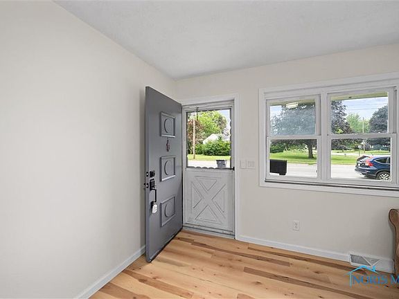 2nd image of 1118 Michigan Ave