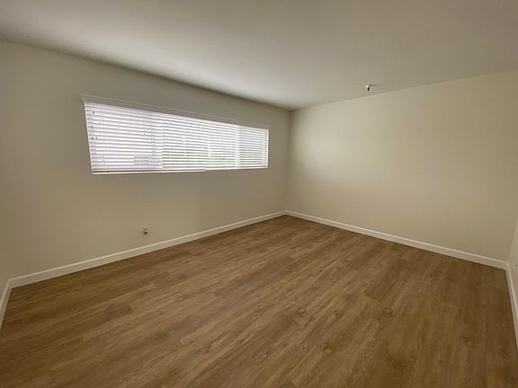 5th image of 12927 Roselle Ave