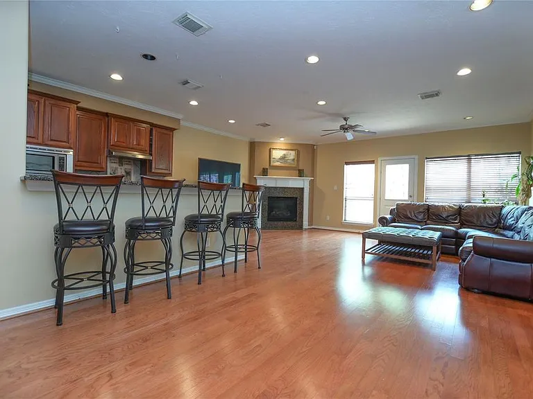1375 Ella Pl — Photo 3
