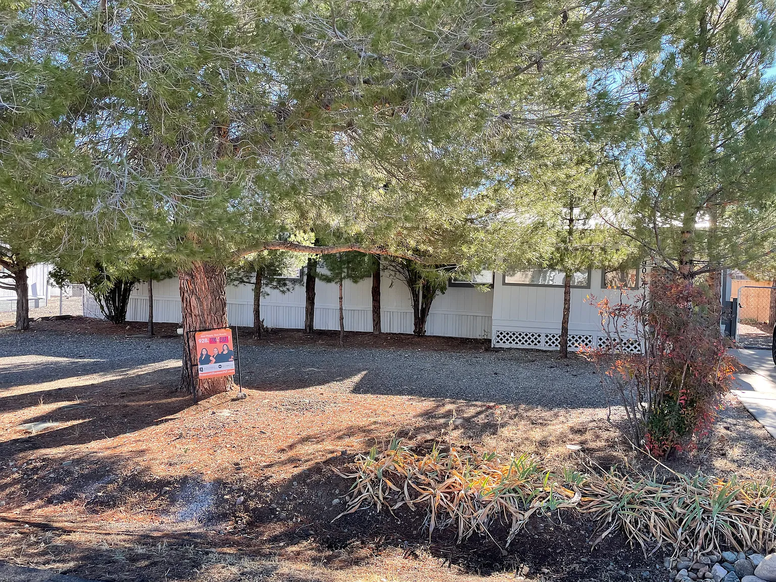 3 bed, 1180 sqft, $1,900 — Photo 1