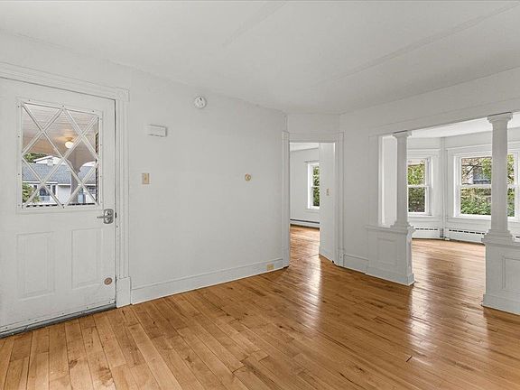 3rd image of 7 Champlain Place