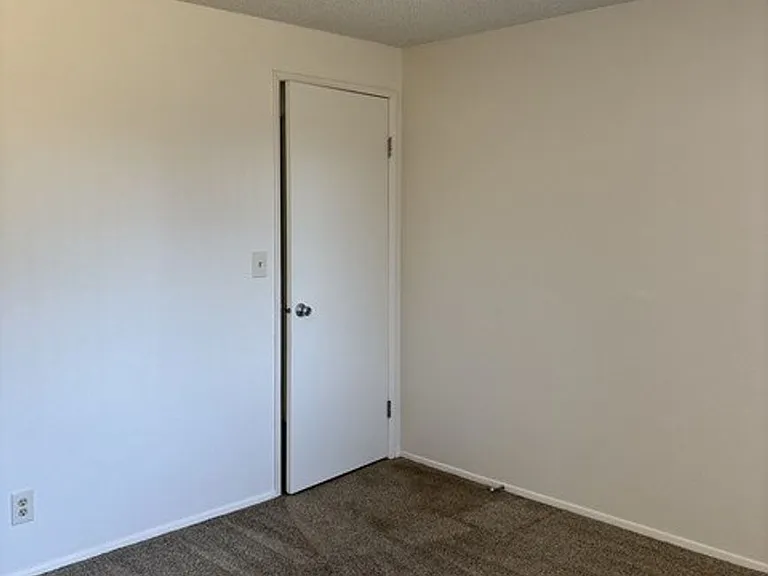966 Royalty Dr NE — Photo 13