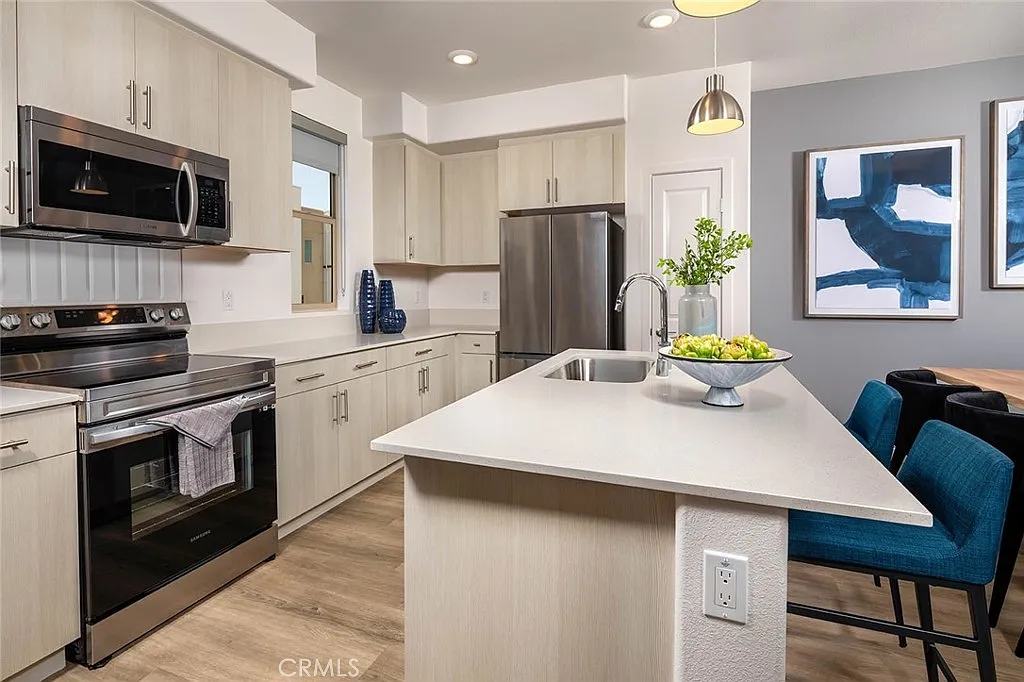 4 bed, 3.5 bath, 1633 sqft, $5,400 — Photo 2