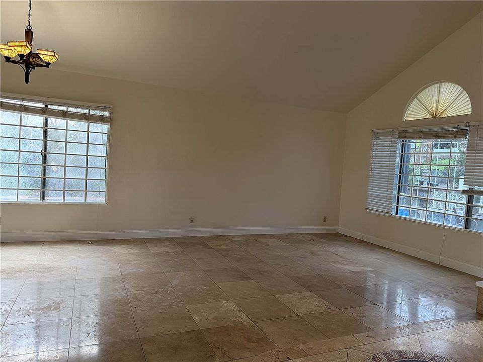 1st image of 2421 Mangular Ave