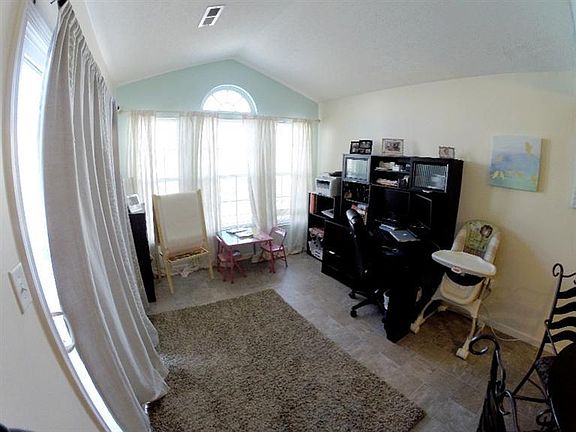 4th image of 327 Trenton Pl