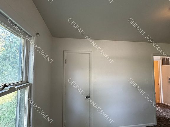 3rd image of 3123 Bennett Ave