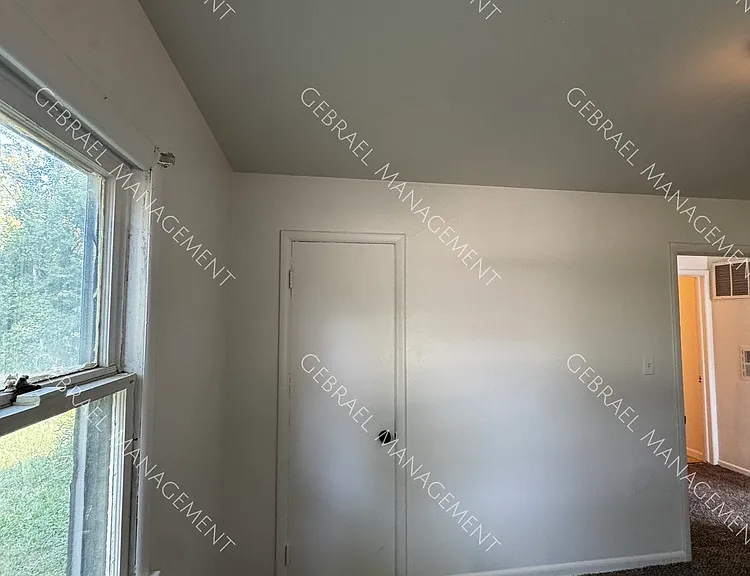 3123 Bennett Ave — Photo 3