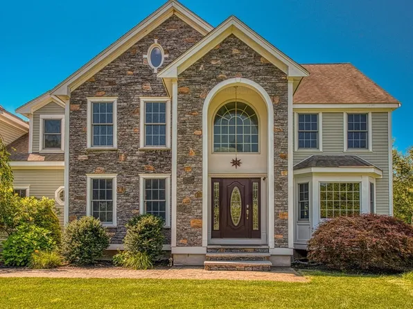 35 Jacob Dr, Mansfield, MA 02048