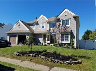 10 Little Doe Run, Oak Ridge, NJ 07438