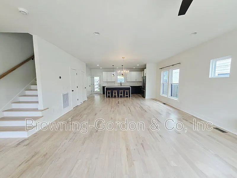 3 bed, 2.5 bath, 1750 sqft, $2,695 — Photo 4