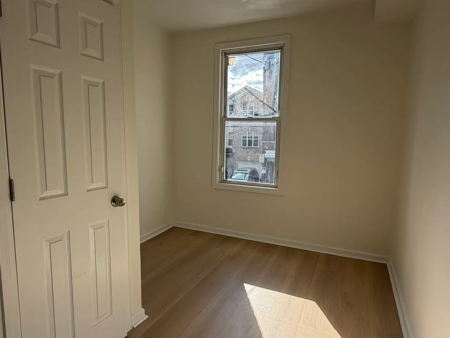 4 bed, 1150 sqft, $2,500 — Photo 4