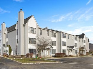 54 Burlington Ct, Hamburg Boro, NJ 07419