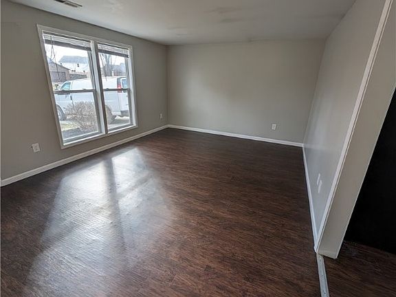 5th image of 107 Topsfield Farm Cir
