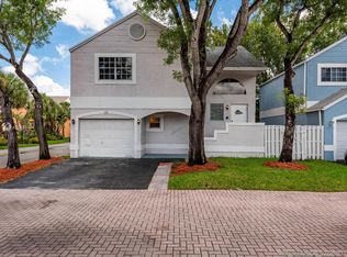 391 NW 101st Ter, Pembroke Pines, FL 33026