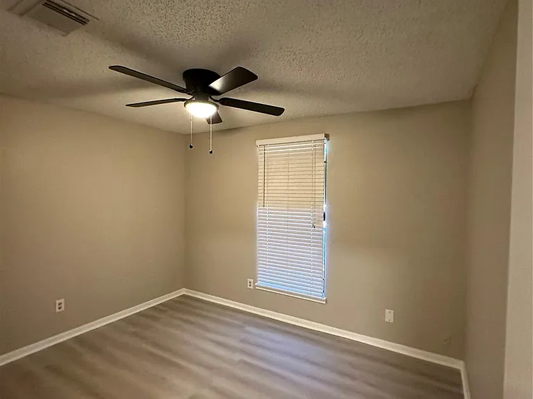 15935 Kenbrook Dr — Photo 5