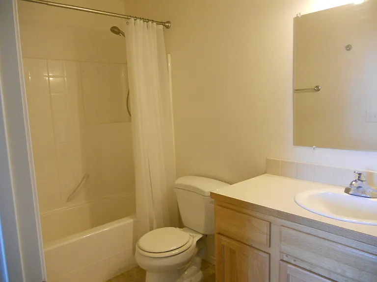 126 NE Lotus Ct — Photo 11