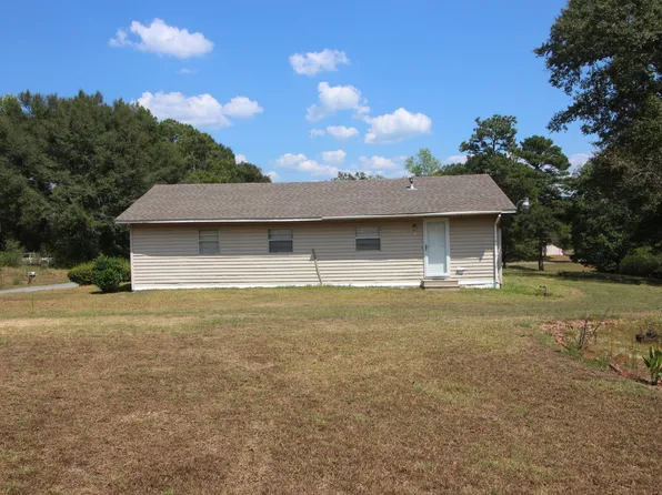 70 Longview Dr, Ellisville, MS 39437