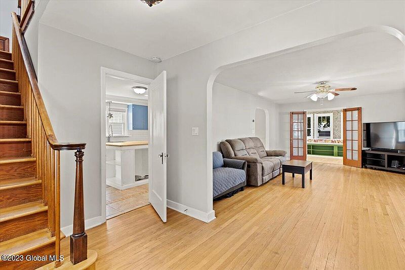 4th image of 106 Swan Street