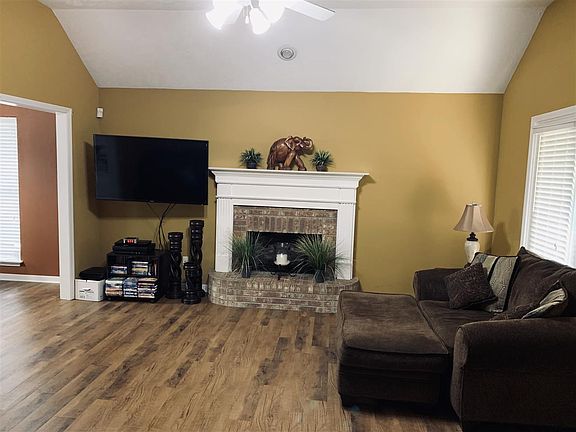 4th image of 807 Lynwood Ln