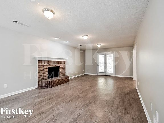 3rd image of 2222 Oak Hollow Ln