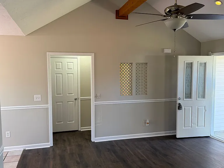 1551 Ridgemont Dr — Photo 12