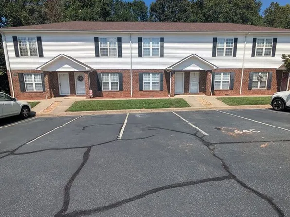 1744 14th St NE #C, Hickory, NC 28601