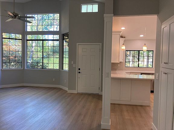 5th image of 8433 Creekridge Cir