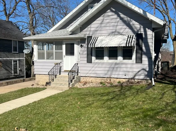 918 S Galena Ave, Dixon, IL 61021