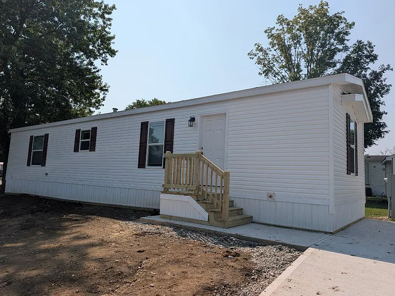 Avon Lakes Estates — Photo 10