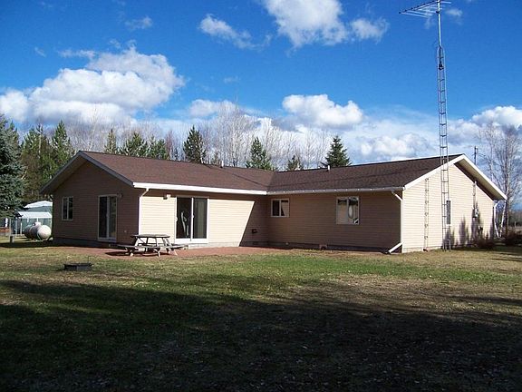 2nd image of 800 Jeanne Dr