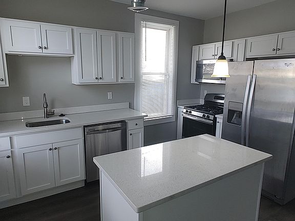 4th image of 1033 Sheridan St