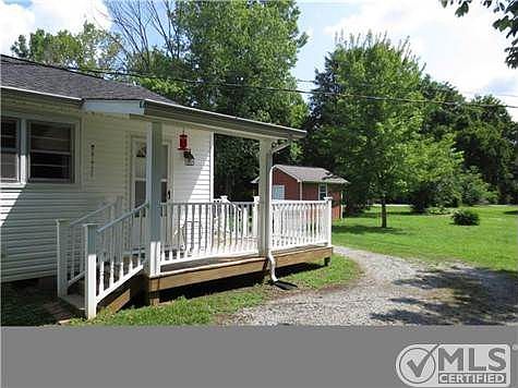 4th image of 215 Park Cir