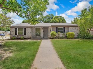 5001 Darrow Ln, Arlington, TX 76017