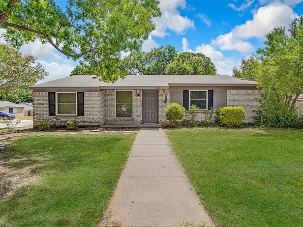 5001 Darrow Ln, Arlington, TX 76017