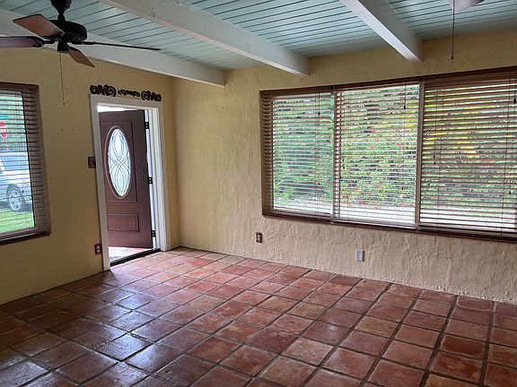 2nd image of 819 W Shore Dr