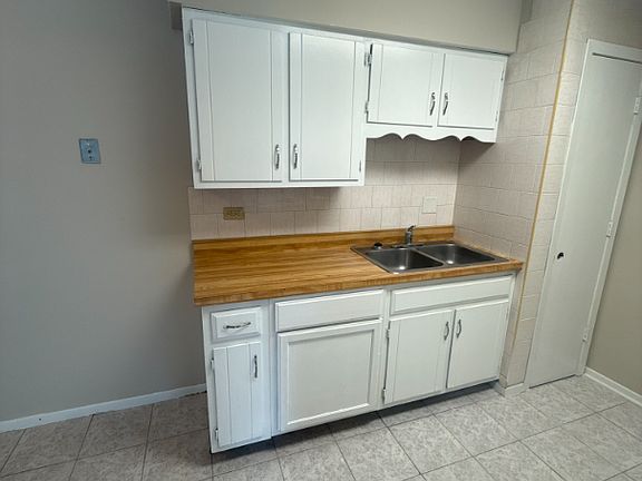 2nd image of 536 Parkview Ln APT 5