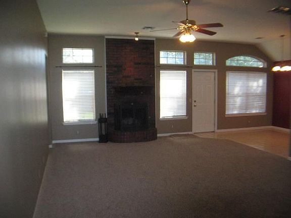 2nd image of 2708 Redwood Ln