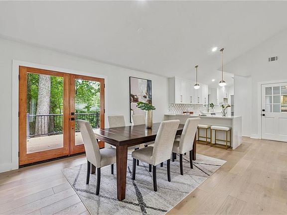 4th image of 1542 Lavista Rd