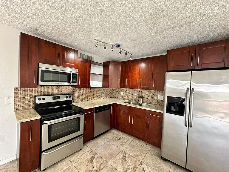 637 Executive Center Dr #N203 — Photo 7