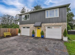 1876 E River Rd, Grand Island, NY 14072