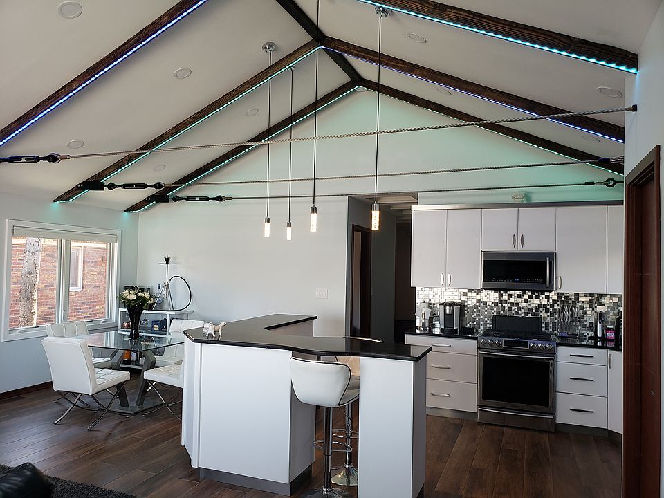 Kitchen & Dining