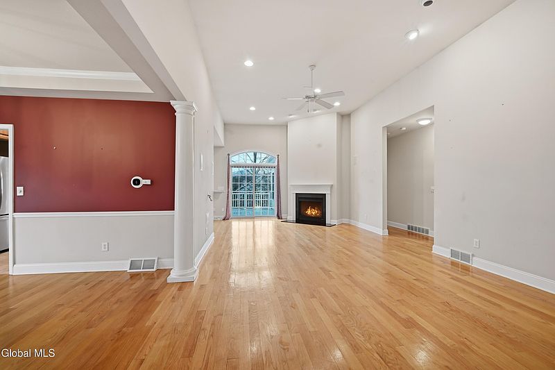 4th image of 6 Cheshire Way