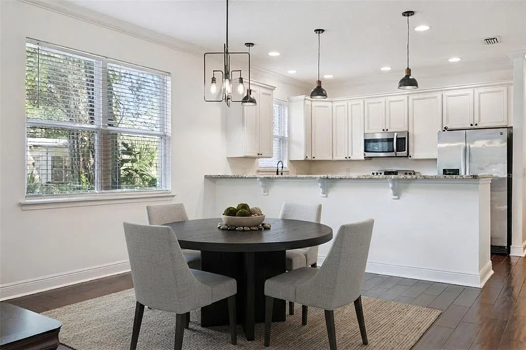 3 bed, 2.5 bath, 1755 sqft, $3,000 — Photo 3