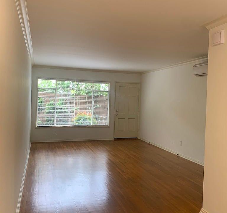 1st image of 4502 1/2 Whitsett Ave