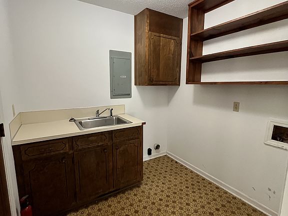 4th image of 5625 Potter Rd